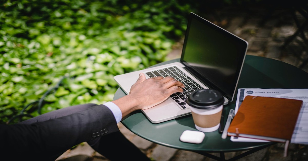 how to build freelance portfolio with no experience 2026